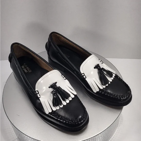 Bass Black and White Leather Loafers size 7 preOwned Exellent condition